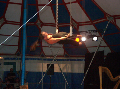 Trapèze - Camille Roquencourt - Artiste de cirque polyvalente