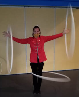 hula hoop - Camille Roquencourt - artiste de cirque polyvalente